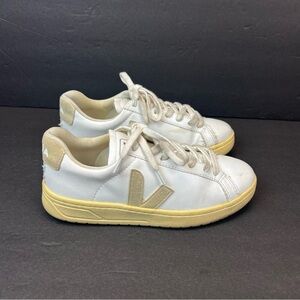 Veja White and Cream Sneakers Retro-Inspired Design Women’s US Size 6 Euro 37